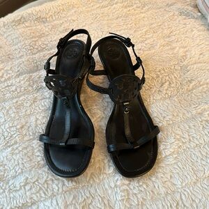 Tory Burch  Miller Wedge T Strap Heels Shoes Classic Sandals Black Logo Size 8.5